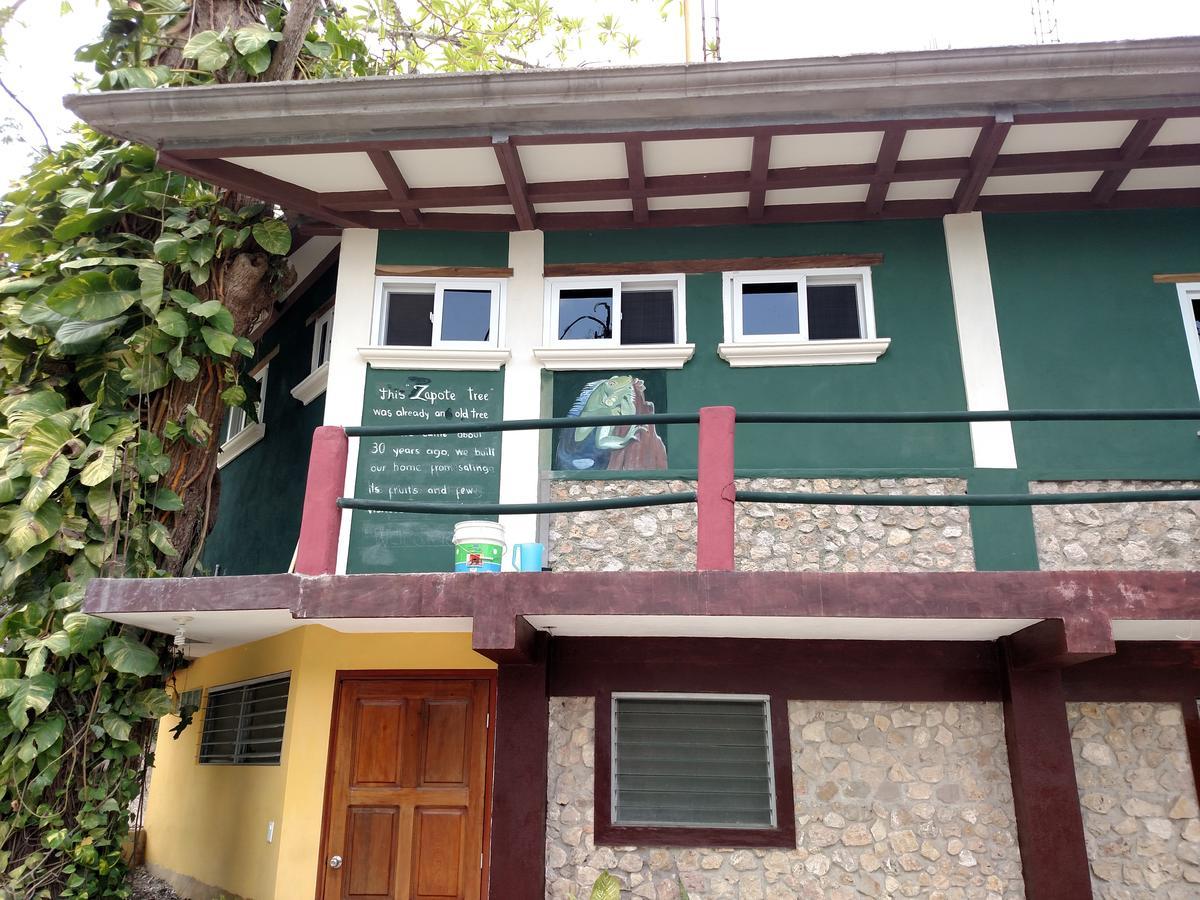 Zapote Tree Inn Флорес Екстер'єр фото
